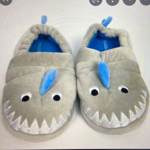 ⭐️Tucker & Tate Shark Slippers, 11⭐️ - Picture 10 of 10